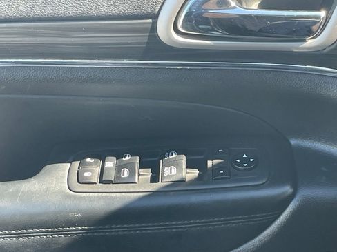 Used 2021 Jeep Grand Cherokee Limited image 12