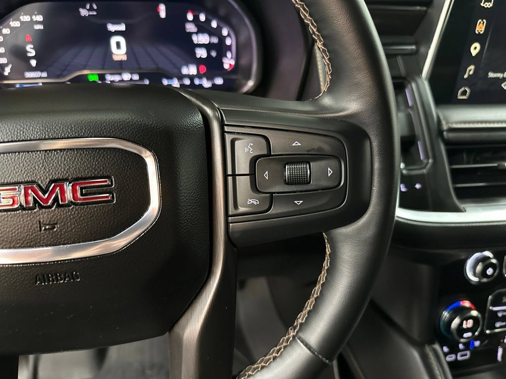 Used 2023 GMC Yukon XL AT4 w/ Technology Package AWD/4WD image 15