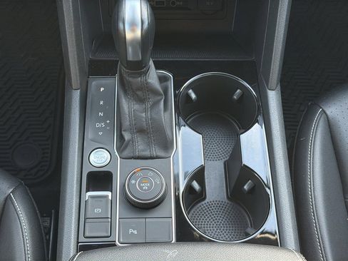 Used 2020 Volkswagen Atlas Cross Sport SEL image 17