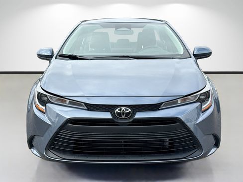 Used 2025 Toyota Corolla LE image 8