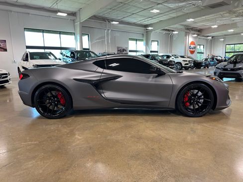Used 2025 Chevrolet Corvette Z06 RWD image 9