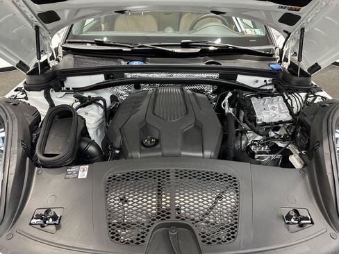 Certified 2025 Porsche Macan AWD/4WD image 45