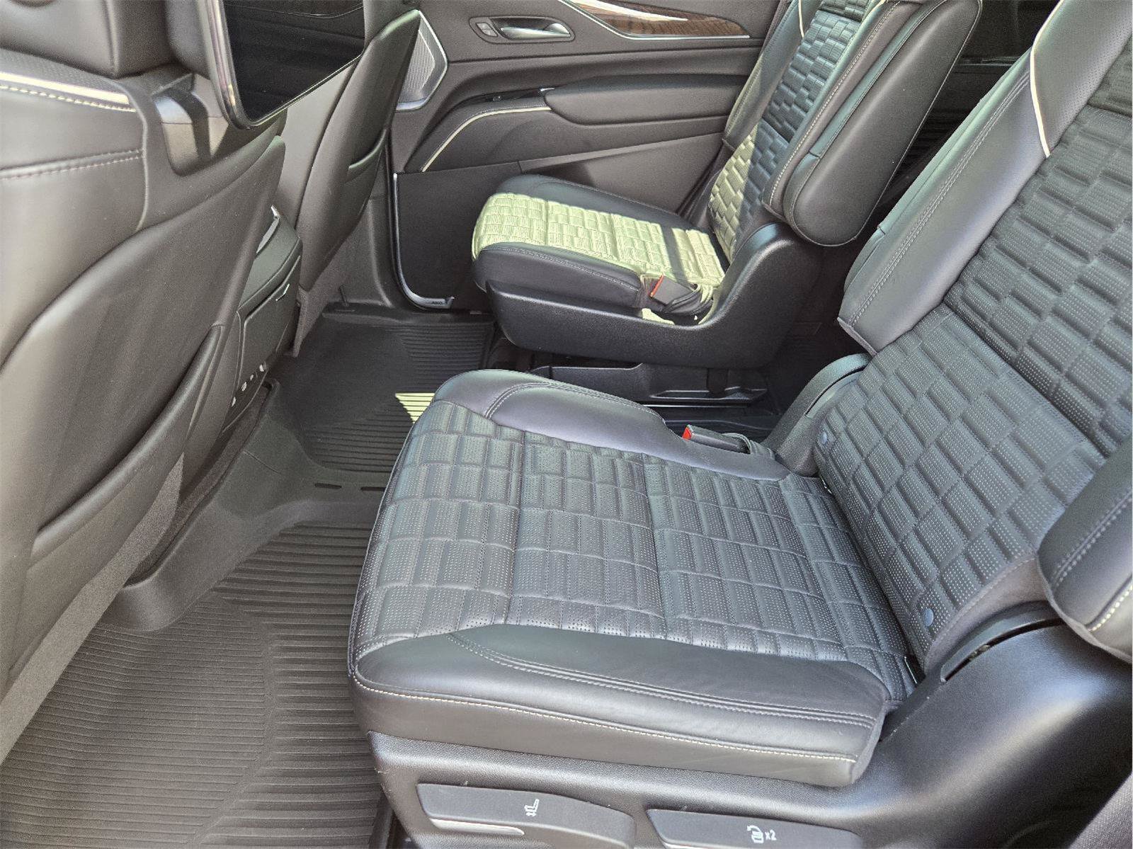 Used 2024 Cadillac Escalade Sport Platinum w/ LPO, Floor Liner Package AWD/4WD image 29