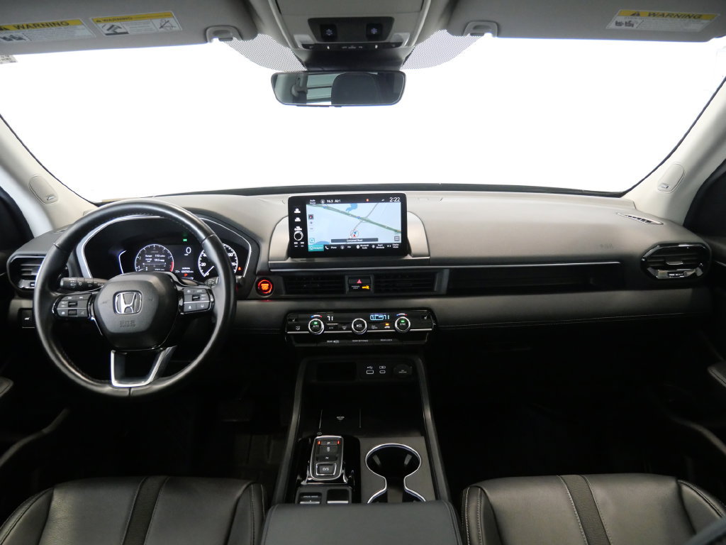 Used 2025 Honda Pilot Touring image 17