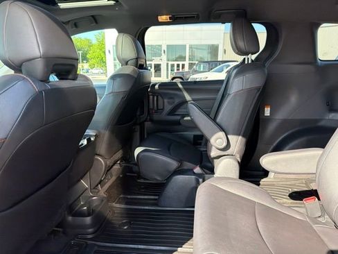 Used 2023 Toyota Sienna XSE AWD/4WD image 29