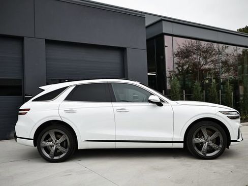 Used 2025 Genesis GV70 3.5T Sport w/ Sport Advanced Package image 3