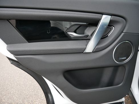 Used 2025 Land Rover Discovery Sport S image 17