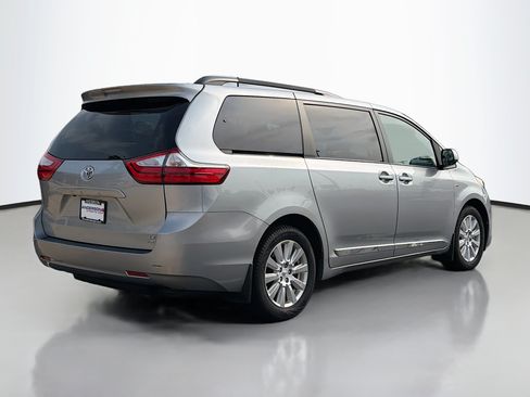 Used 2017 Toyota Sienna LE AWD/4WD image 2