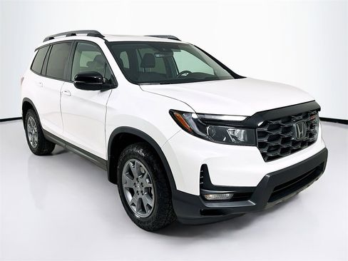 Used 2025 Honda Passport TrailSport image 6