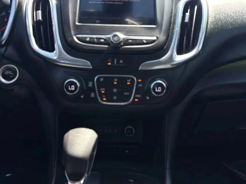 Used 2022 Chevrolet Equinox LT FWD image 32