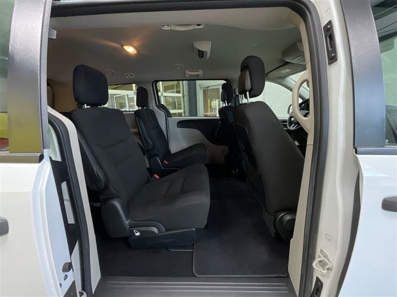 Used 2020 Dodge Grand Caravan SE FWD image 21