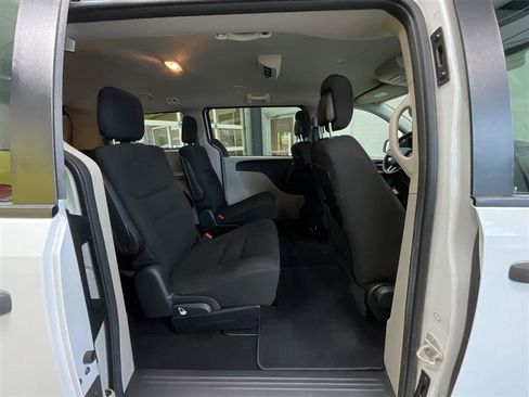 Used 2020 Dodge Grand Caravan SE FWD image 21