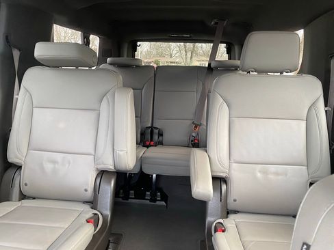 Used 2023 Chevrolet Suburban Z71 image 26