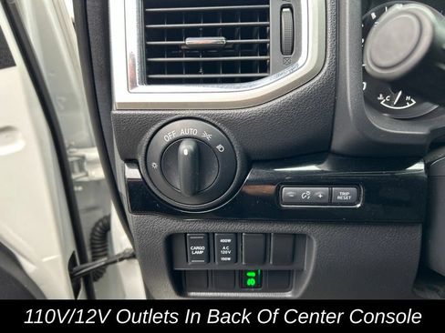 Used 2021 Nissan Titan SV w/ SV Convenience Package AWD/4WD image 19
