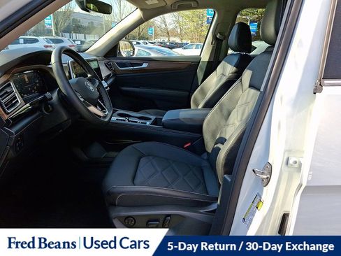Certified 2025 Volkswagen Atlas SE image 17