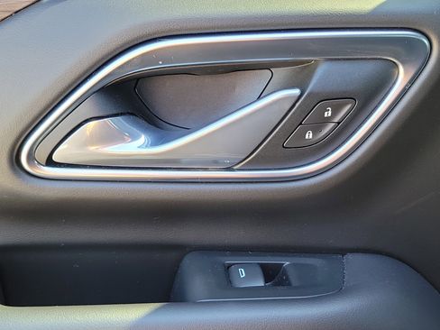 Used 2021 Chevrolet Suburban Z71 w/ Luxury Package image 13