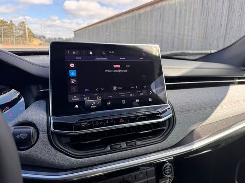 Used 2024 Jeep Compass Latitude image 12