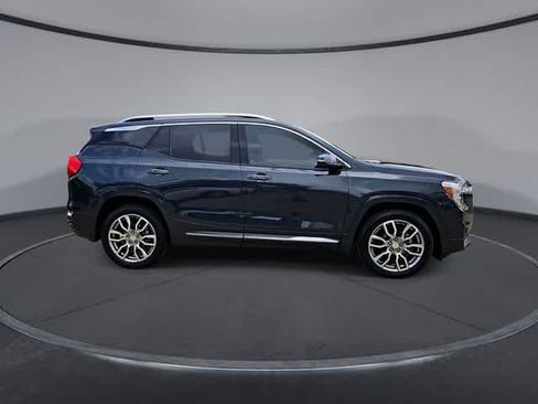 Used 2022 GMC Terrain Denali w/ Denali Premium Package AWD/4WD image 9