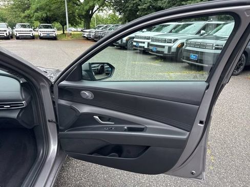 Used 2023 Hyundai Elantra SEL FWD image 32