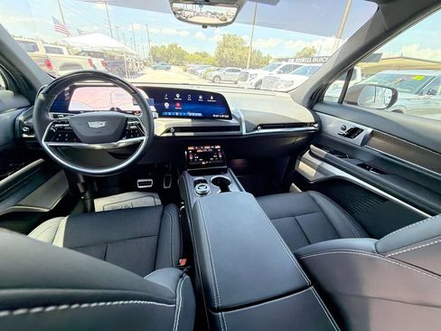 Used 2026 Cadillac Vistiq Luxury AWD/4WD image 12