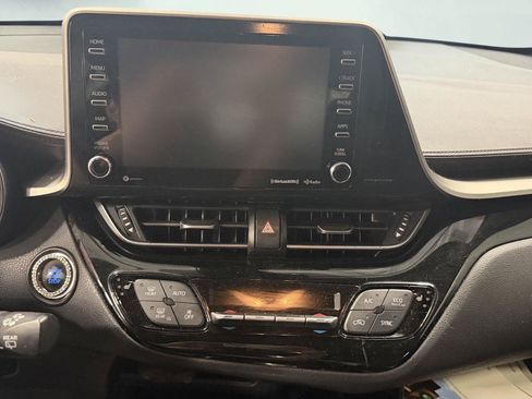 Used 2019 Toyota C-HR Limited FWD image 18