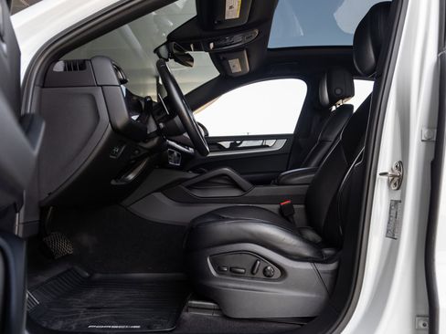 Certified 2024 Porsche Cayenne Coupe image 24