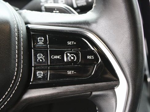 Used 2022 Jeep Grand Cherokee L Overland w/ MOPAR Finishing Package image 15