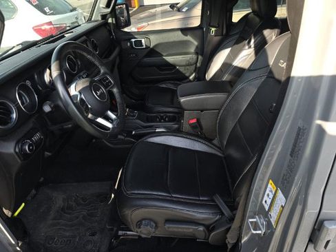 Used 2018 Jeep Wrangler Unlimited Sahara AWD/4WD image 7