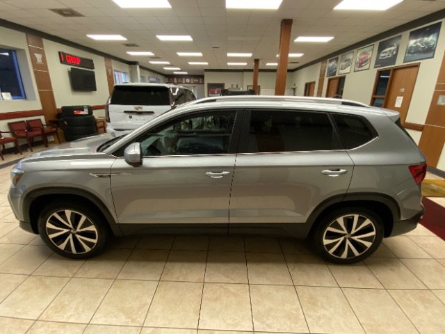 Used 2023 Volkswagen Taos SE AWD/4WD image 6