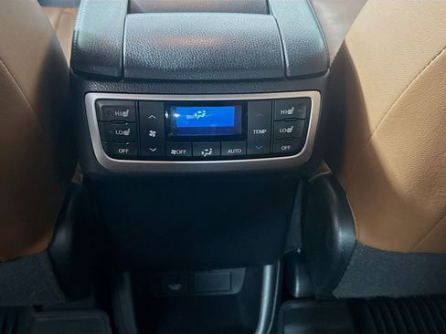 Certified 2019 Toyota Highlander Limited Platinum image 22