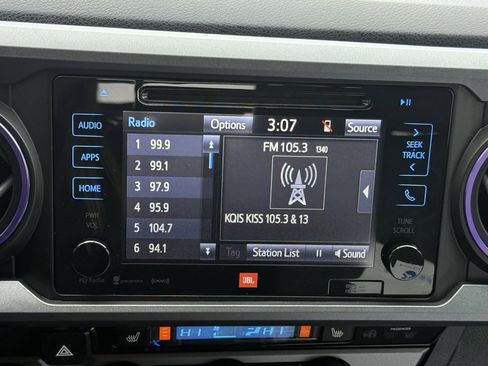 Used 2016 Toyota Tacoma TRD Sport image 17