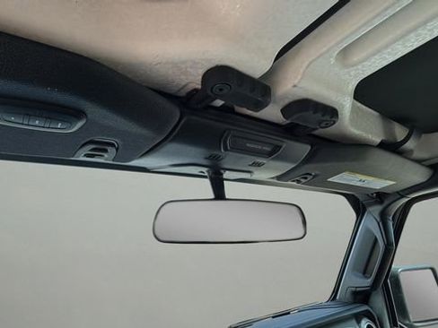 Used 2018 Jeep Wrangler Unlimited Sahara image 28