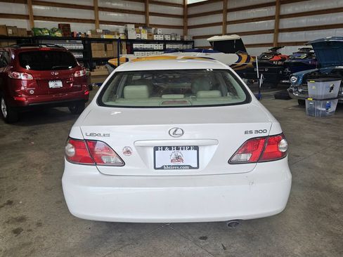Used 2002 Lexus ES 330 w/ Premium Pkg FWD image 4
