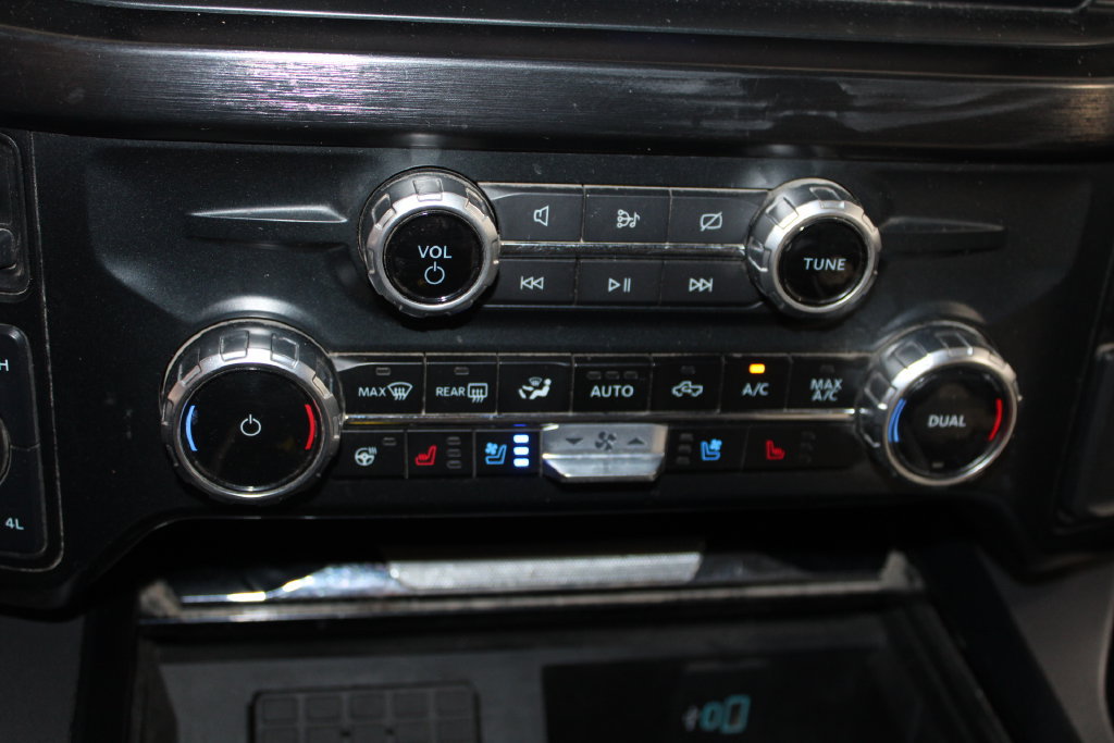 Used 2023 Ford F250 Lariat w/ Sport Appearance Package AWD/4WD image 31