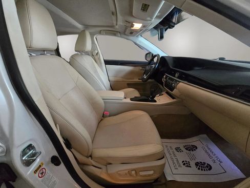 Used 2014 Lexus ES 350 w/ Luxury Package FWD image 19