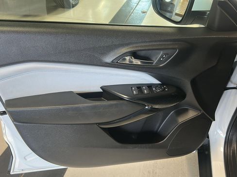 Used 2025 Chevrolet Trax LT w/ LT Convenience Package image 14