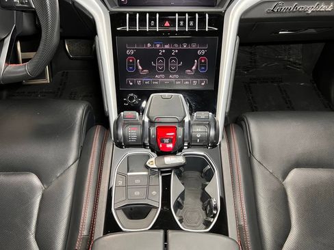 Used 2019 Lamborghini Urus AWD/4WD image 27