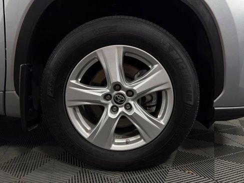 Used 2024 Toyota Highlander LE image 11