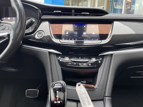 Used 2023 Cadillac XT6 Sport w/ Technology Package image 34