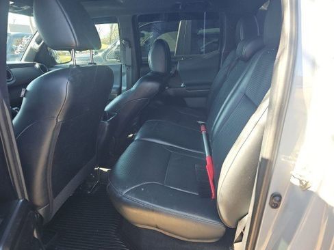 Used 2019 Toyota Tacoma TRD Off-Road image 8