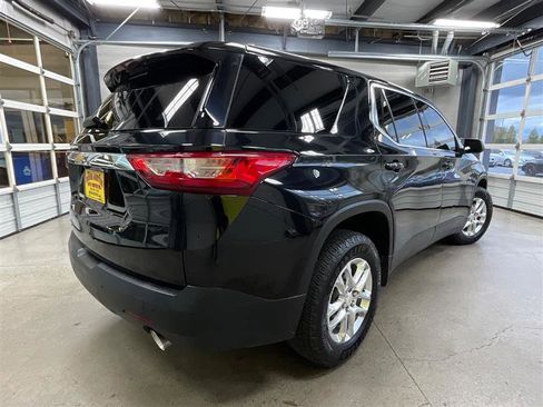 Used 2021 Chevrolet Traverse LS image 5