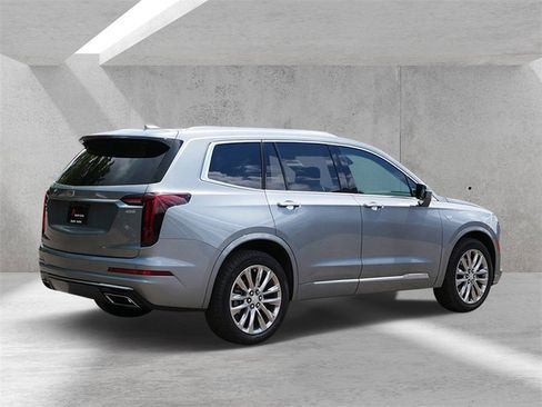 Used 2023 Cadillac XT6 Premium Luxury image 3