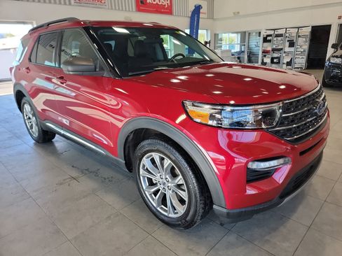 Used 2023 Ford Explorer XLT w/ Equipment Group 202A AWD/4WD image 5