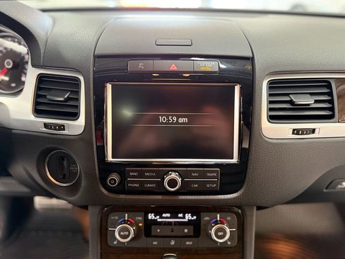 Used 2014 Volkswagen Touareg Hybrid AWD/4WD image 24