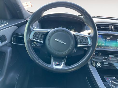 Used 2017 Jaguar F-PACE S image 15