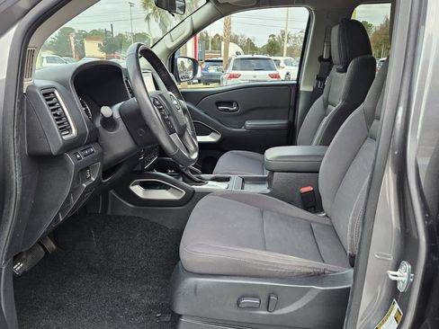 Used 2024 Nissan Frontier SV w/ SV Convenience Package image 3
