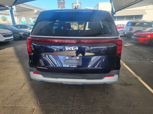 Used 2025 Kia Carnival image 13