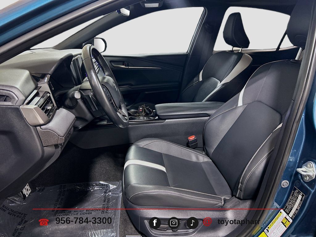 Used 2025 Toyota Camry SE w/ Convenience Package FWD image 18