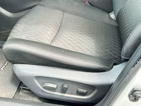 Used 2018 Nissan Rogue SV FWD image 9