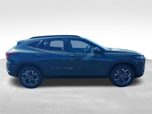 New 2026 Chevrolet Trax LT w/ LT Convenience Package FWD image 6